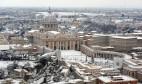 Der Papst kann einen Schneemann bauen
