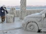 Winter kurios: Eisauto in der Schweiz, Eisblumen an Fenstern, Skifahren am Kolosseum